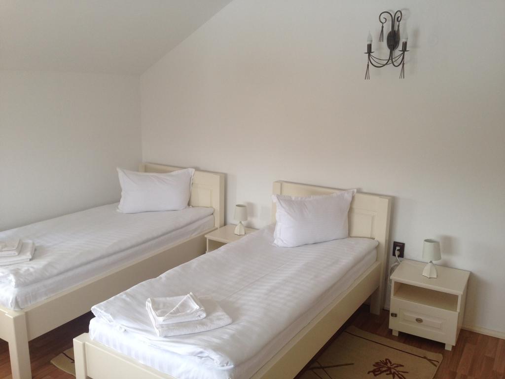 Casa Craiova Nuova Hotel Ngoại thất bức ảnh